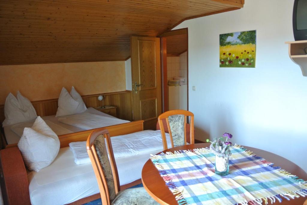 Pension Windinger Schiefling am See Room photo